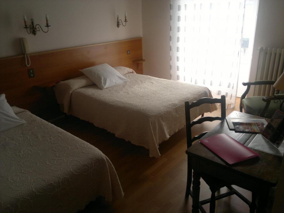 Logis Hotel De France Arudy Bagian luar foto