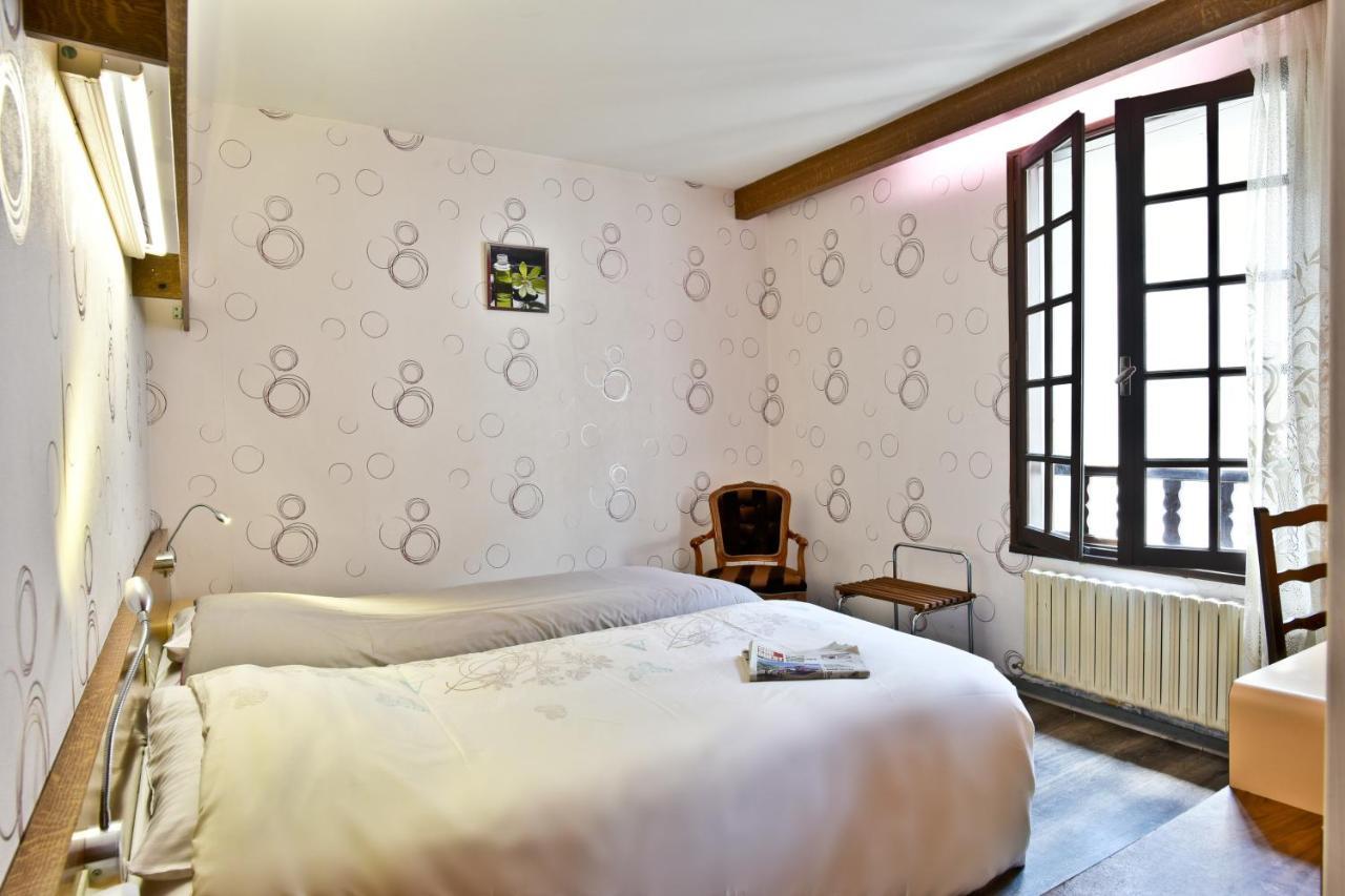 Logis Hotel De France Arudy Bagian luar foto