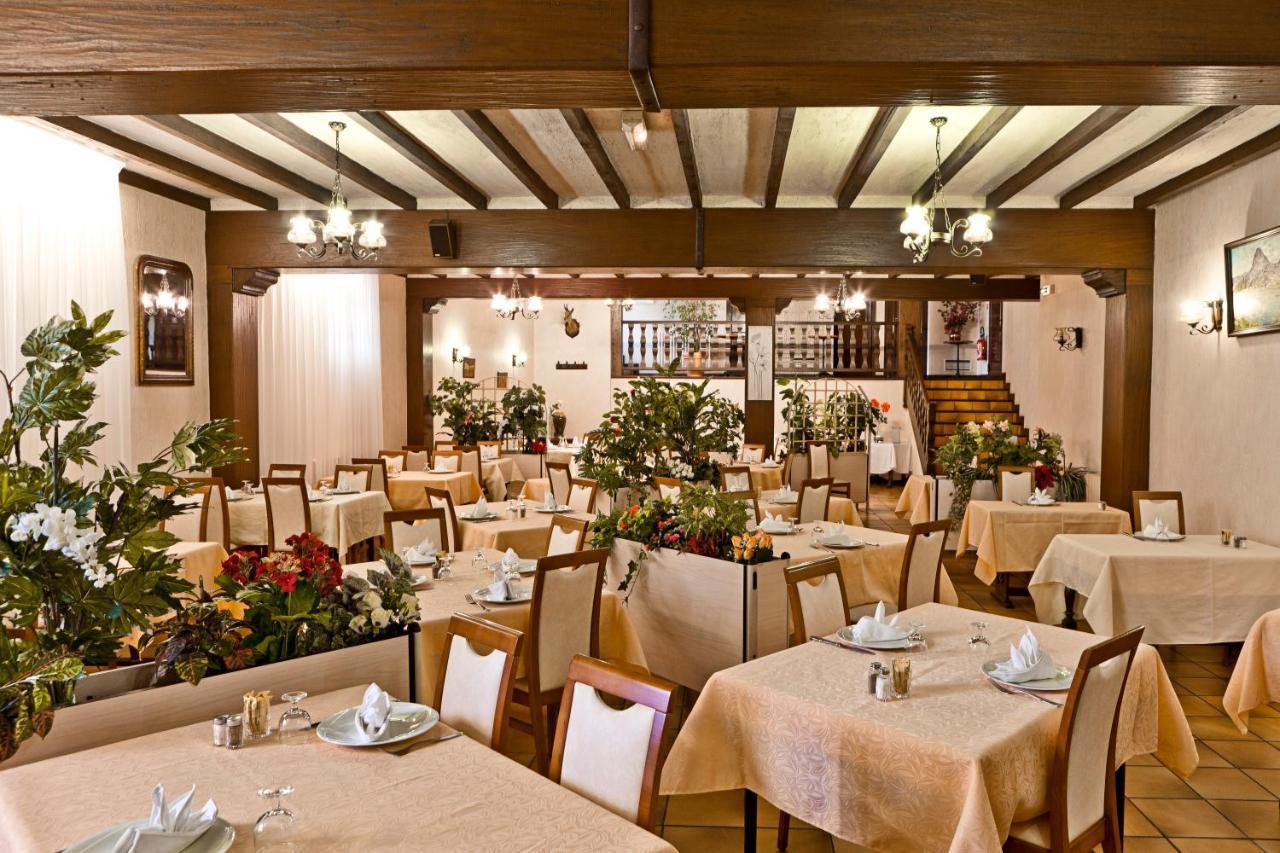 Logis Hotel De France Arudy Bagian luar foto