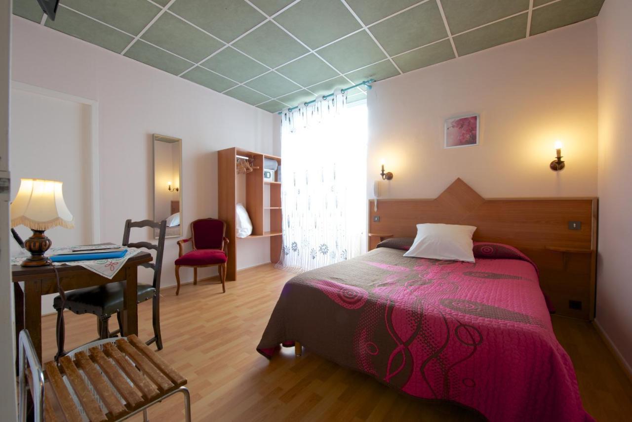 Logis Hotel De France Arudy Bagian luar foto