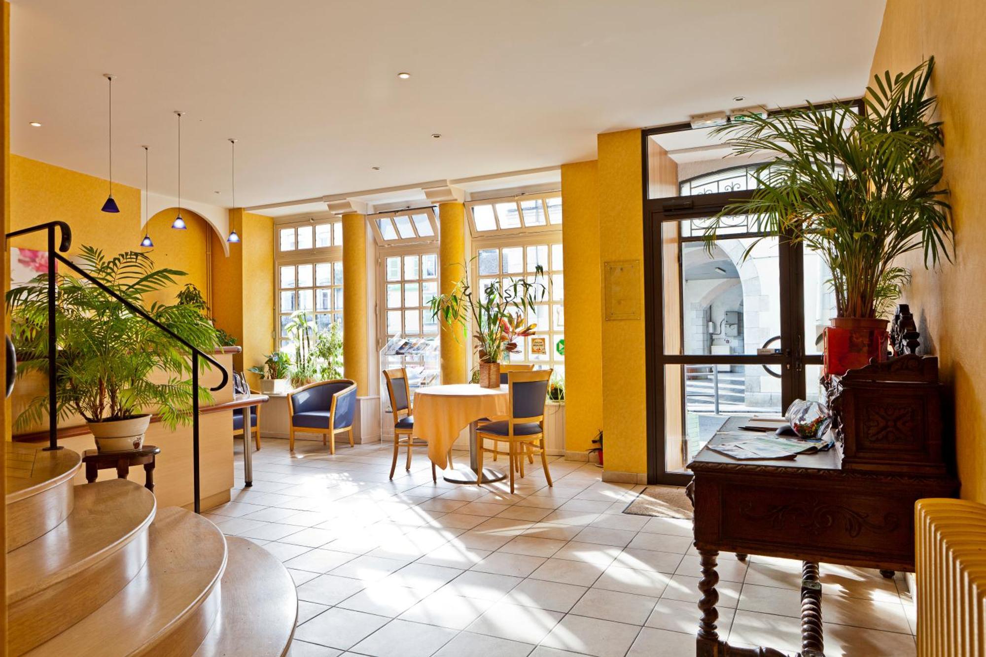 Logis Hotel De France Arudy Bagian luar foto