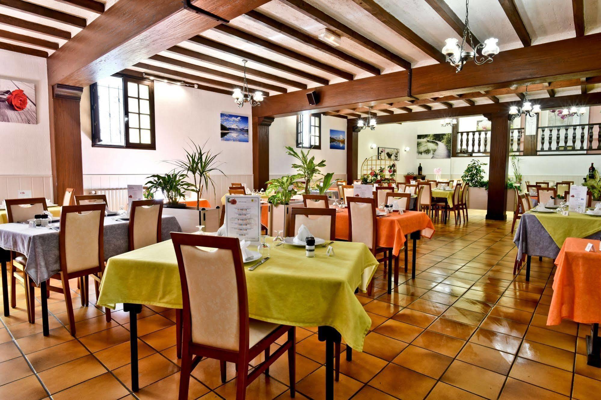 Logis Hotel De France Arudy Bagian luar foto