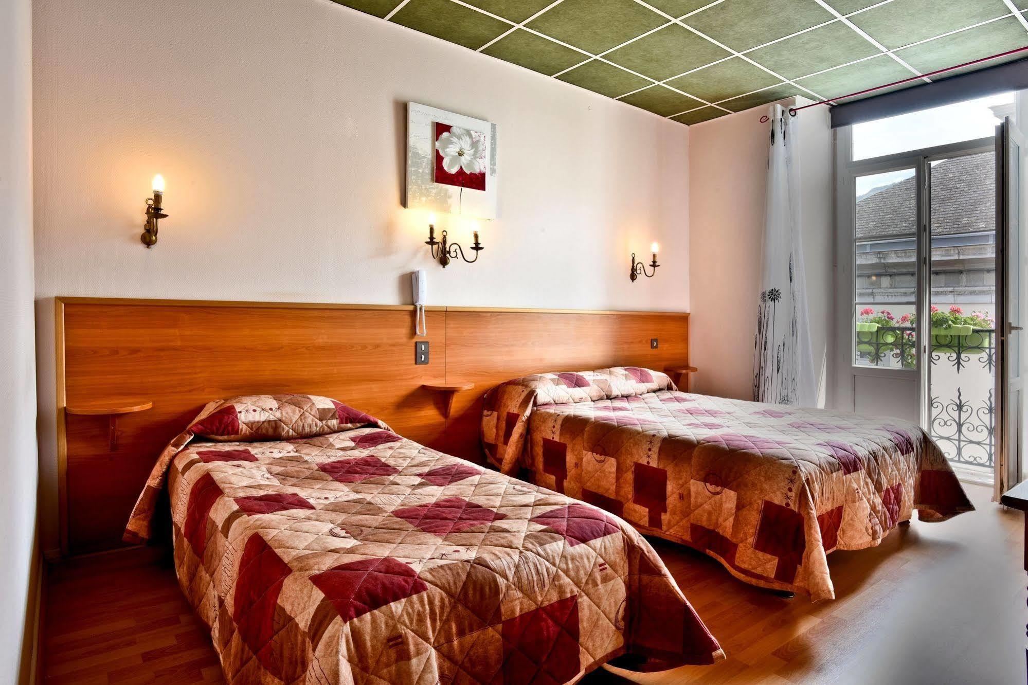 Logis Hotel De France Arudy Bagian luar foto