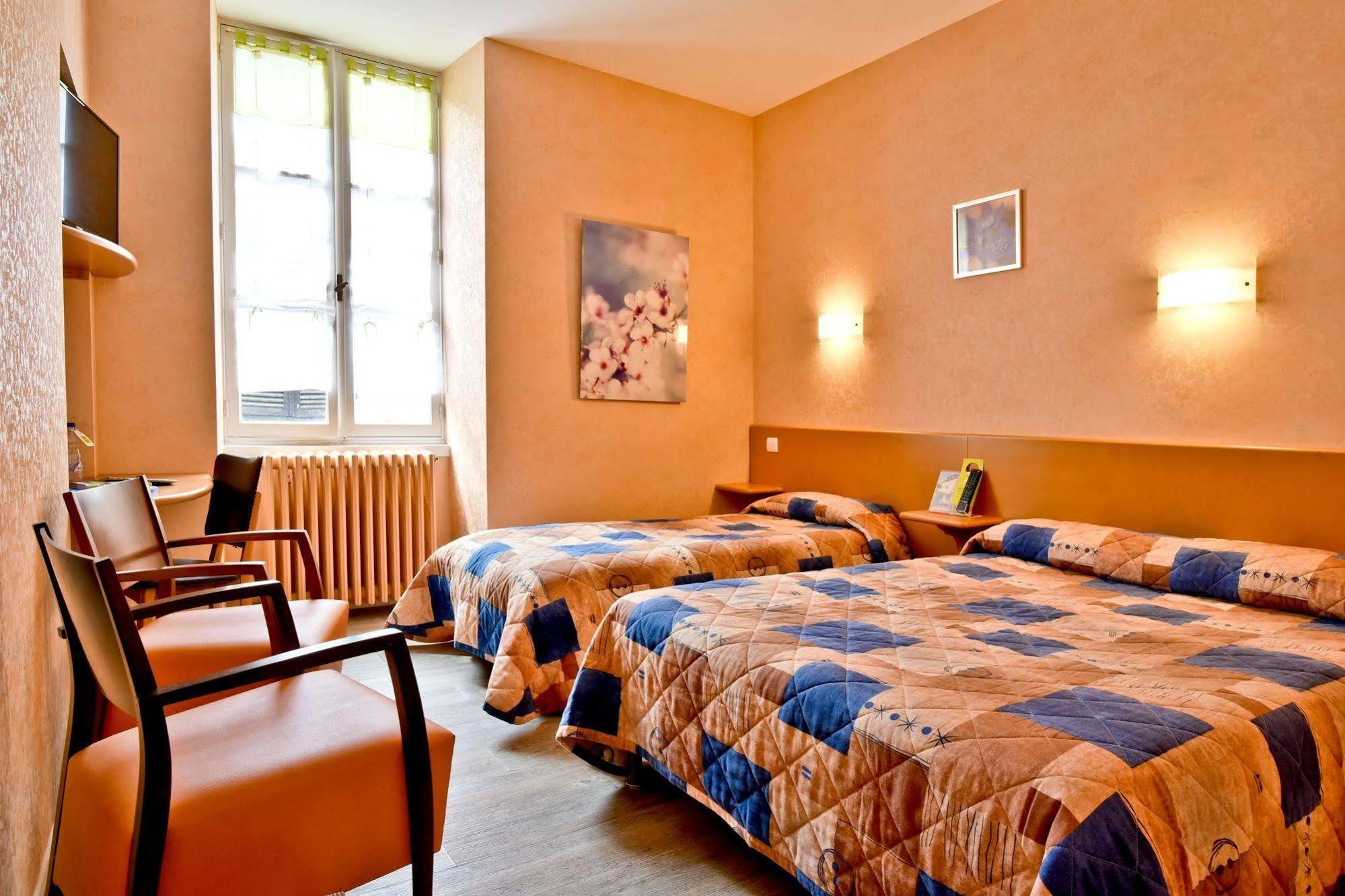 Logis Hotel De France Arudy Bagian luar foto