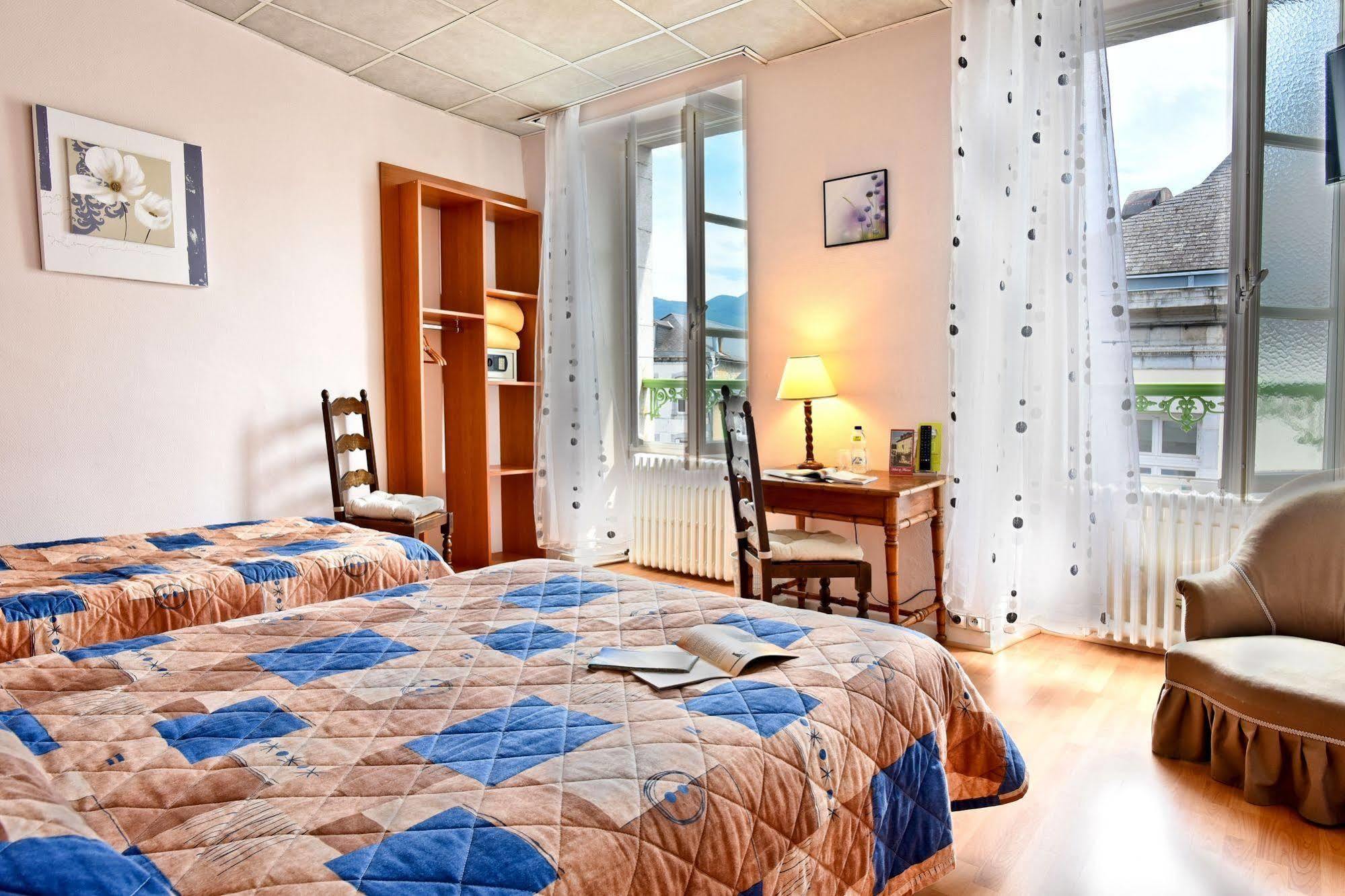 Logis Hotel De France Arudy Bagian luar foto