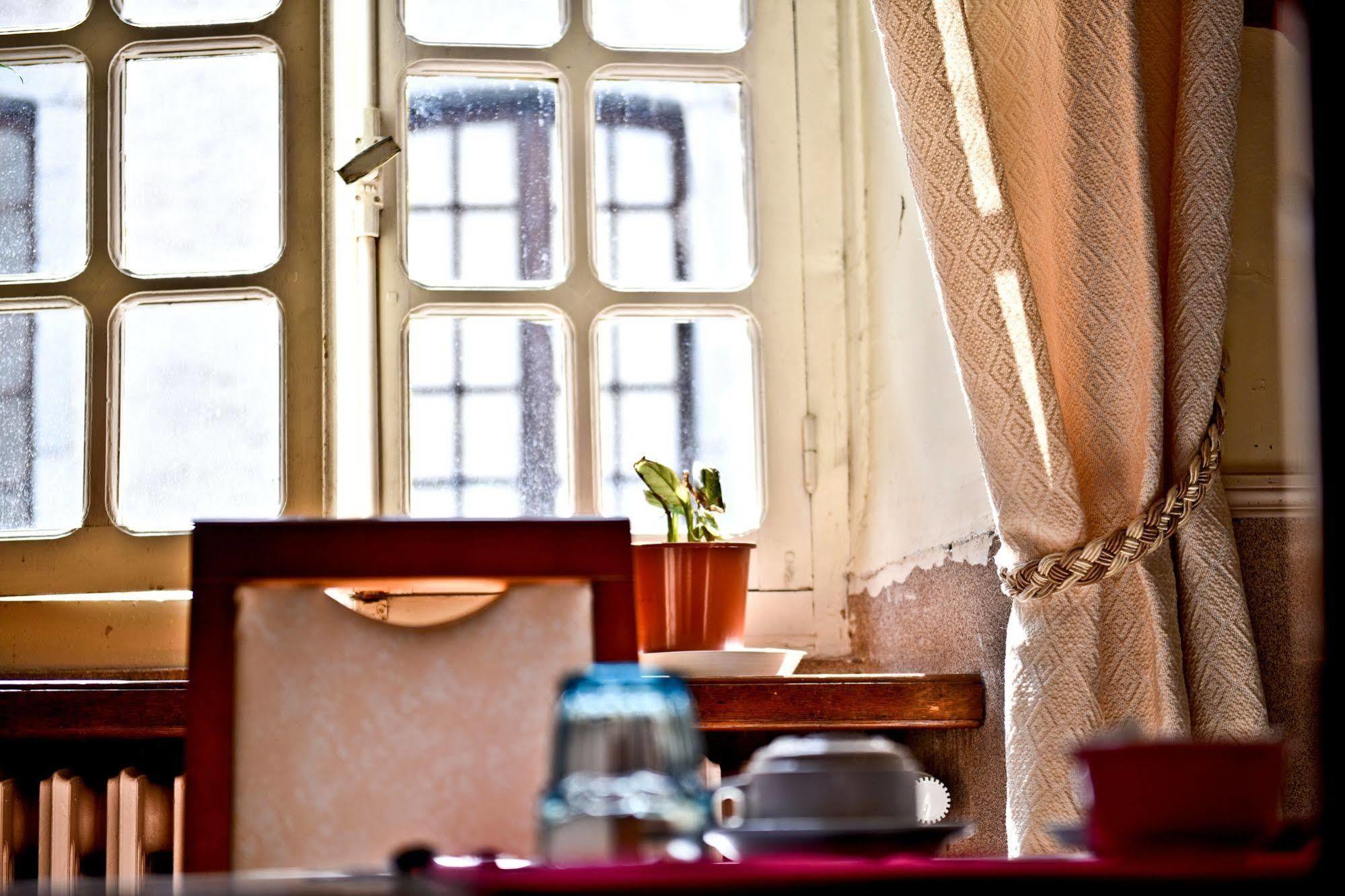 Logis Hotel De France Arudy Bagian luar foto