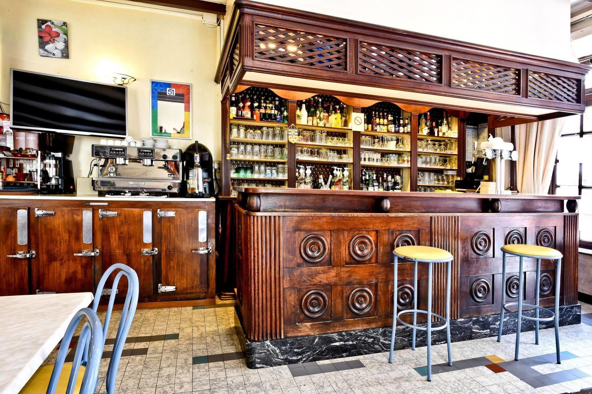 Logis Hotel De France Arudy Bagian luar foto