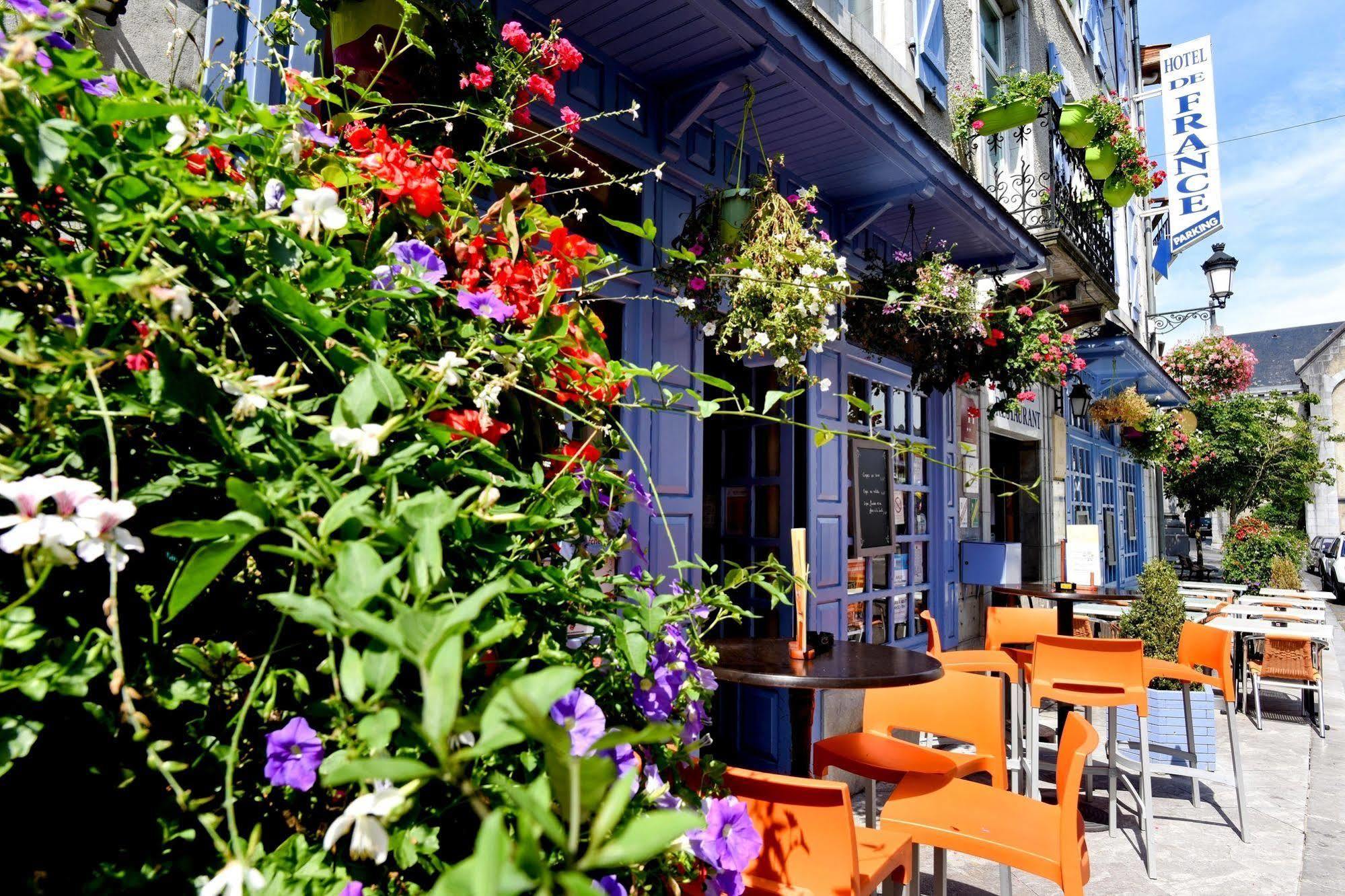 Logis Hotel De France Arudy Bagian luar foto