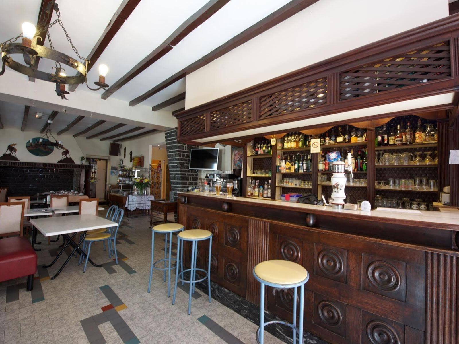 Logis Hotel De France Arudy Bagian luar foto