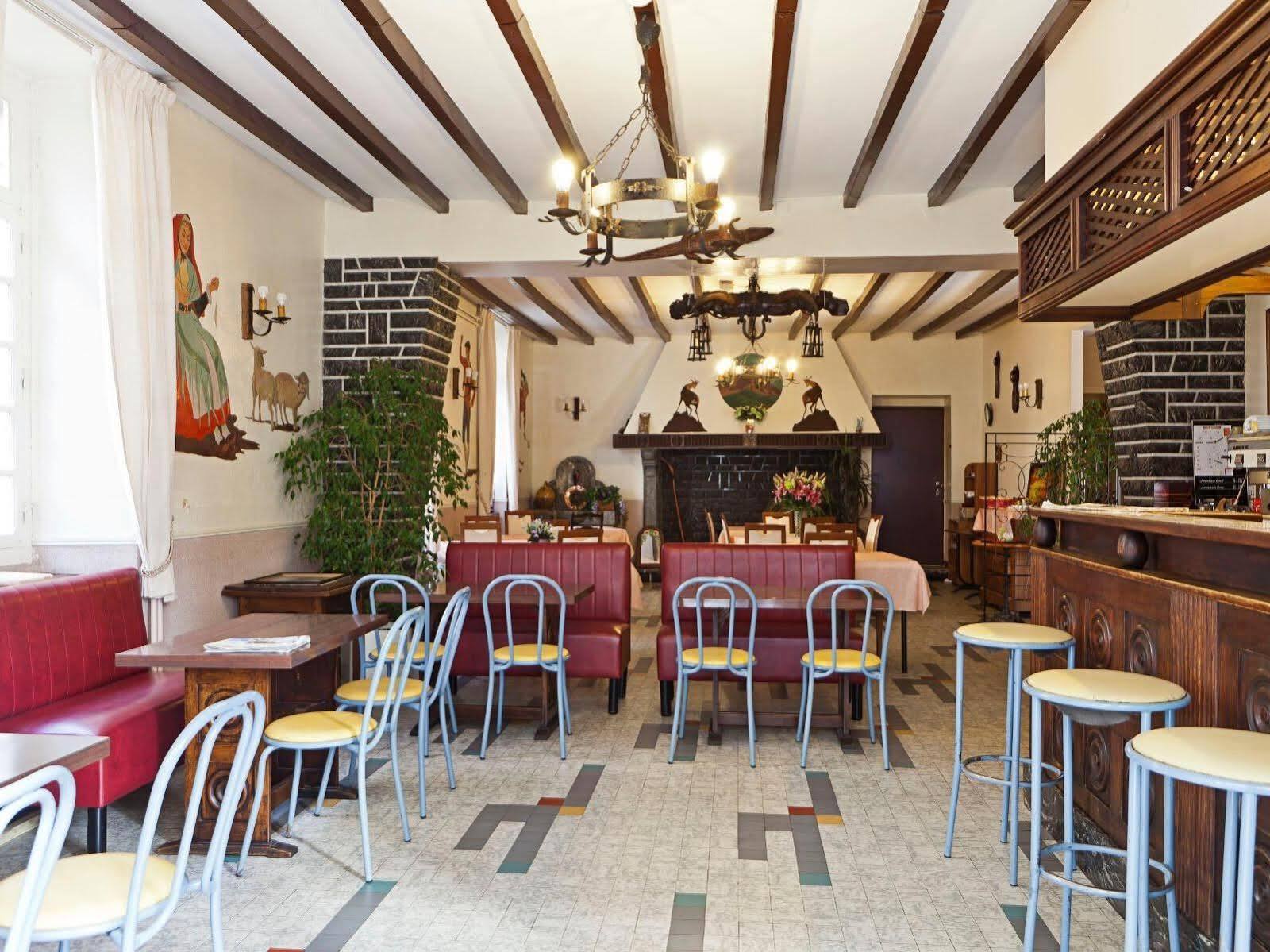 Logis Hotel De France Arudy Bagian luar foto