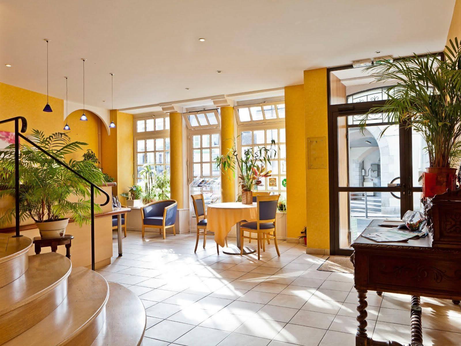 Logis Hotel De France Arudy Bagian luar foto